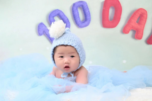 广州供卵包男孩四个月宝宝打嗝